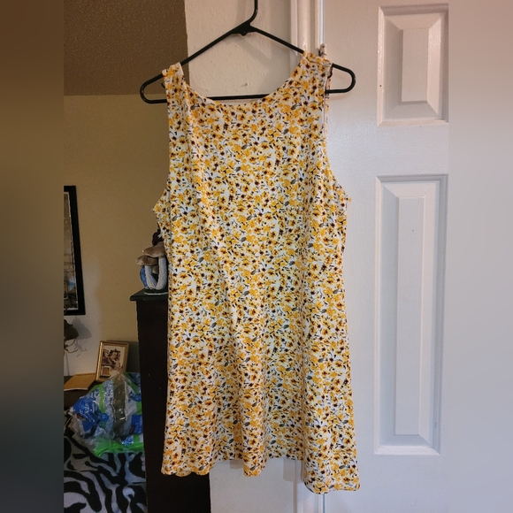 Forever 21 Dresses & Skirts - Floral Yellow Dress